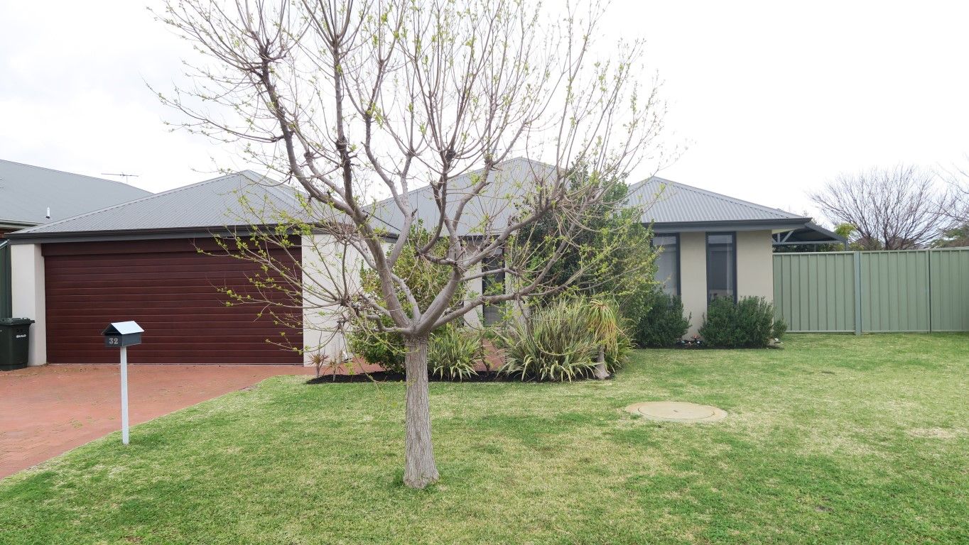 4 bedrooms House in 32 Drummond Gardens HELENA VALLEY WA, 6056