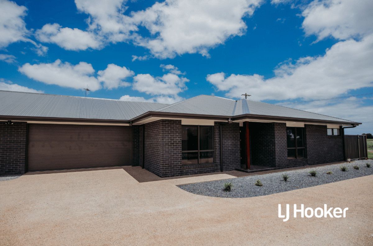 4 bedrooms Duplex in 12a Oakwood Road OAKWOOD QLD, 4670