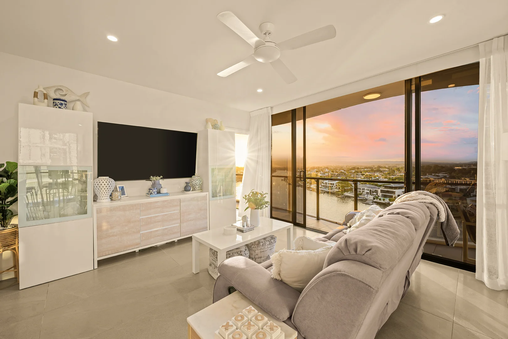 Additional image 5 of 906/15-17 Cannes Avenue, Surfers Paradise QLD 4217