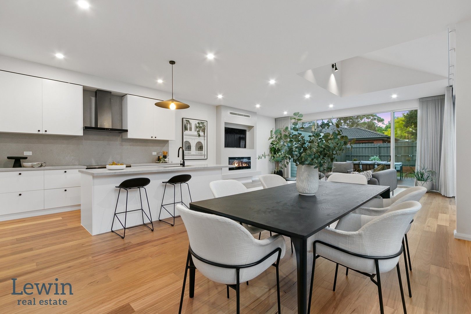 4 bedrooms Townhouse in 91a Centre Dandenong Road CHELTENHAM VIC, 3192