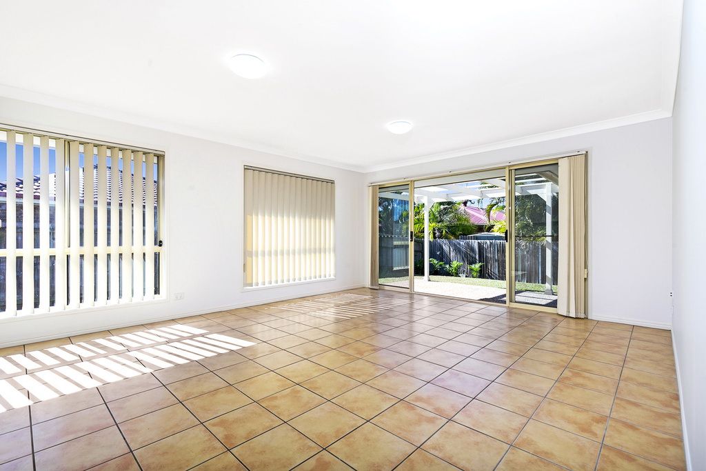 10 Pinewood Street, Wynnum West QLD 4178, Image 2