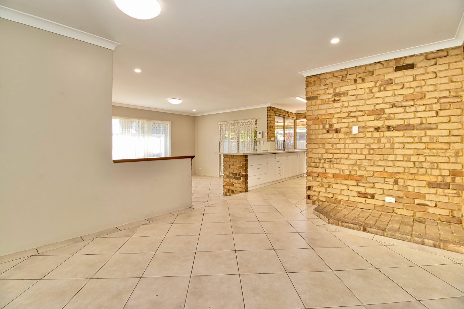 5 Mariano Court, Rockingham WA 6168, Image 2