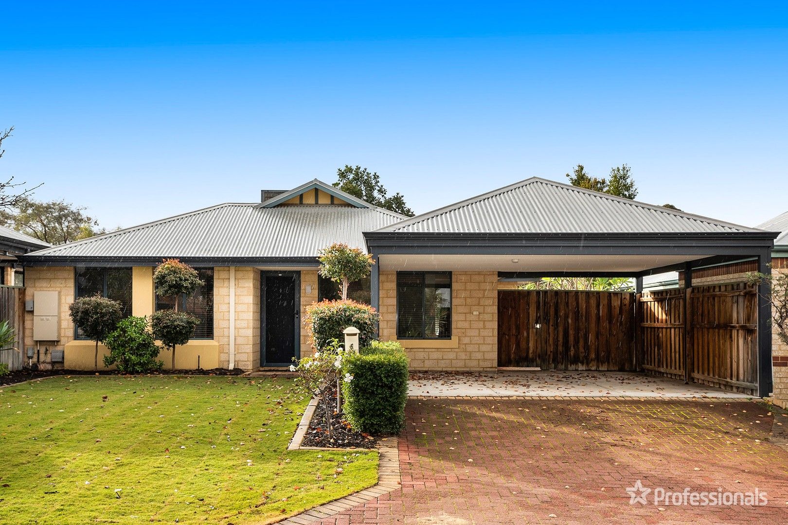 3 bedrooms House in 9 Leopold Turn ELLENBROOK WA, 6069