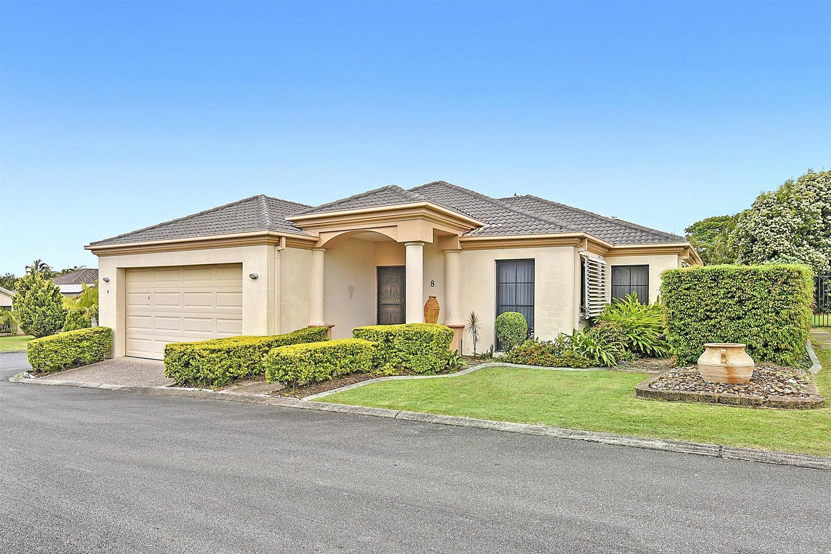 3 bedrooms Villa in 8/16 Cascade Avenue BENOWA QLD, 4217