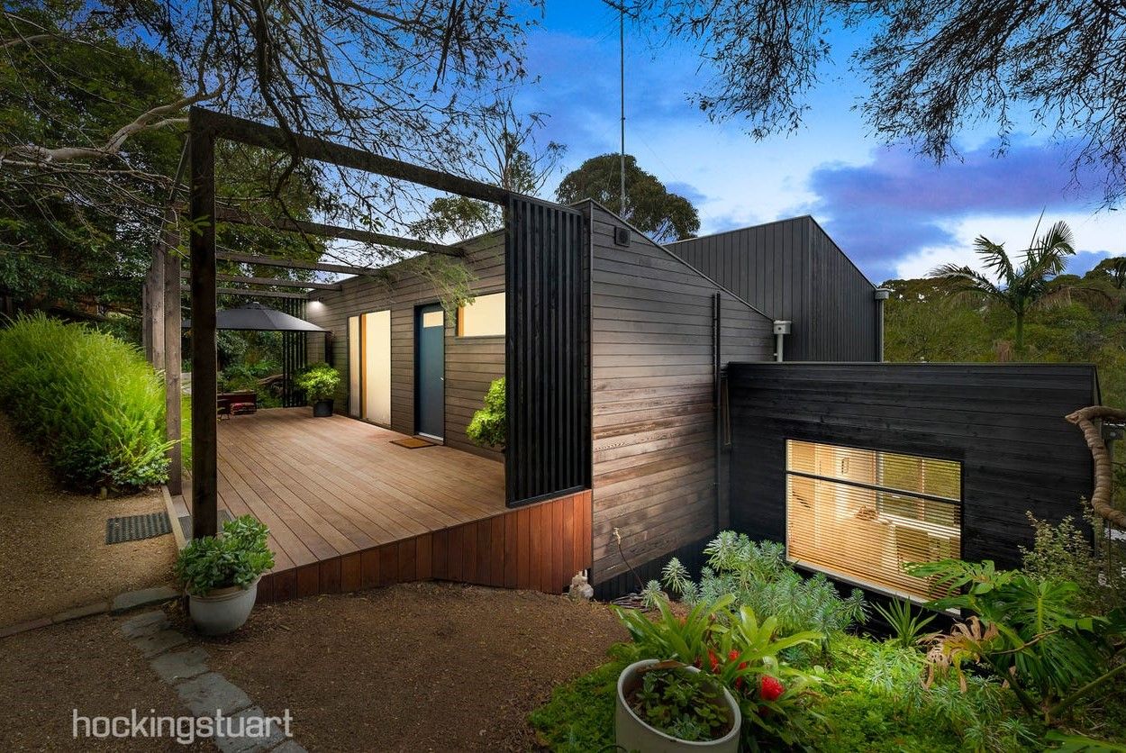 10 Woolston Drive, Frankston South Property History & Address