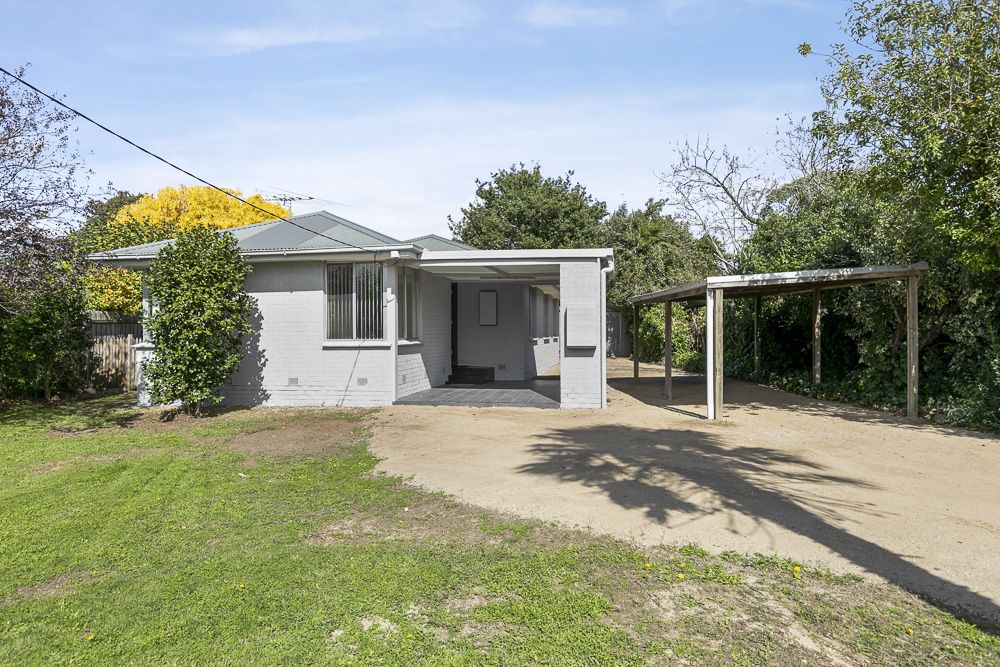 3 bedrooms House in 17 Howey Street GISBORNE VIC, 3437