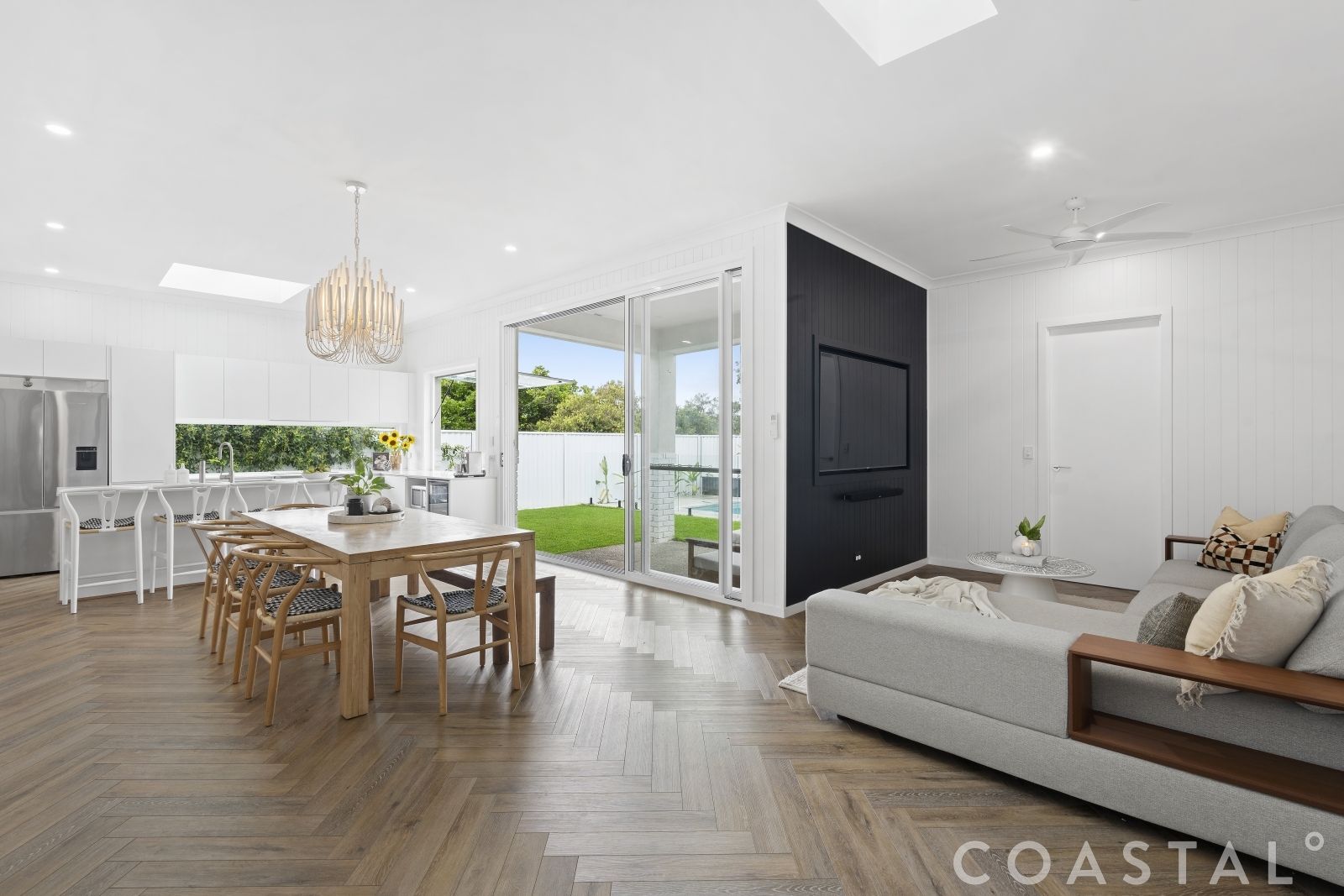 4 bedrooms House in 28 Majorca Crescent VARSITY LAKES QLD, 4227