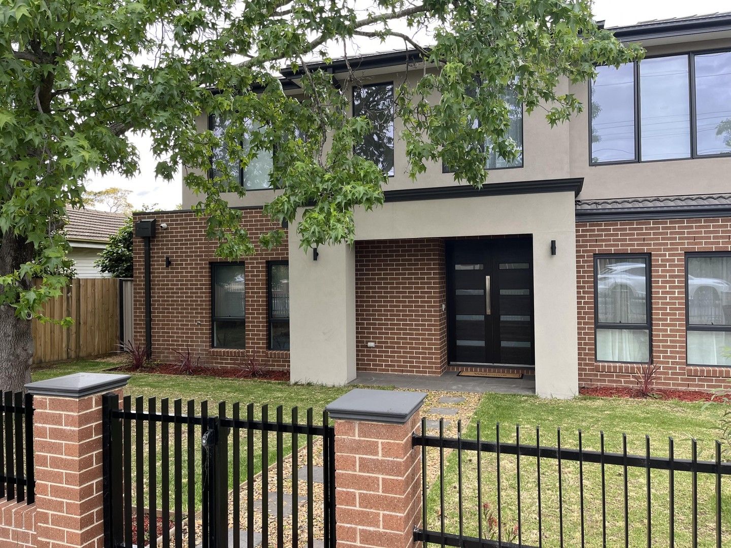 4 bedrooms Townhouse in 1/385 Stephensons Road MOUNT WAVERLEY VIC, 3149