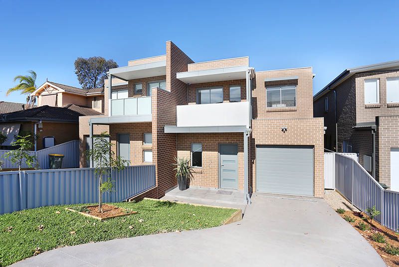 4 bedrooms Duplex in 103 Cumberland Road GREYSTANES NSW, 2145