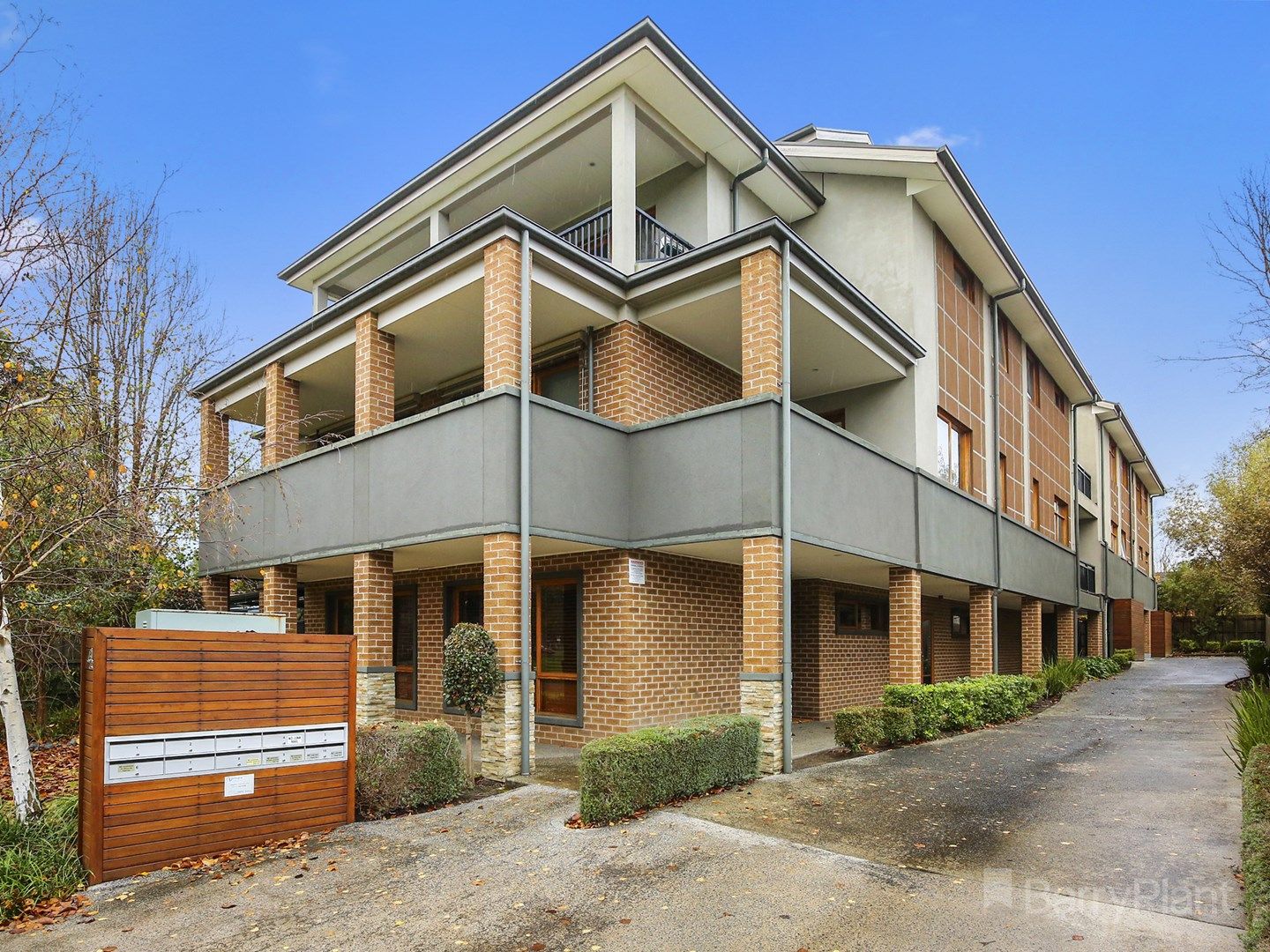 2/4 Springfield Avenue, Croydon Property History & Address Research