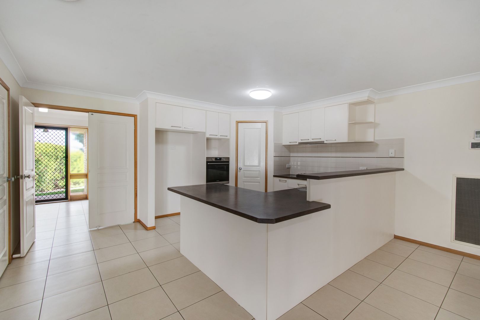 4 Dundale Crescent, Estella NSW 2650, Image 2