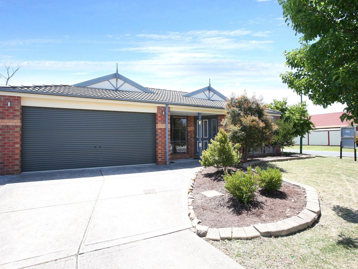 4 bedrooms House in 1 Jeune Grove BERWICK VIC, 3806