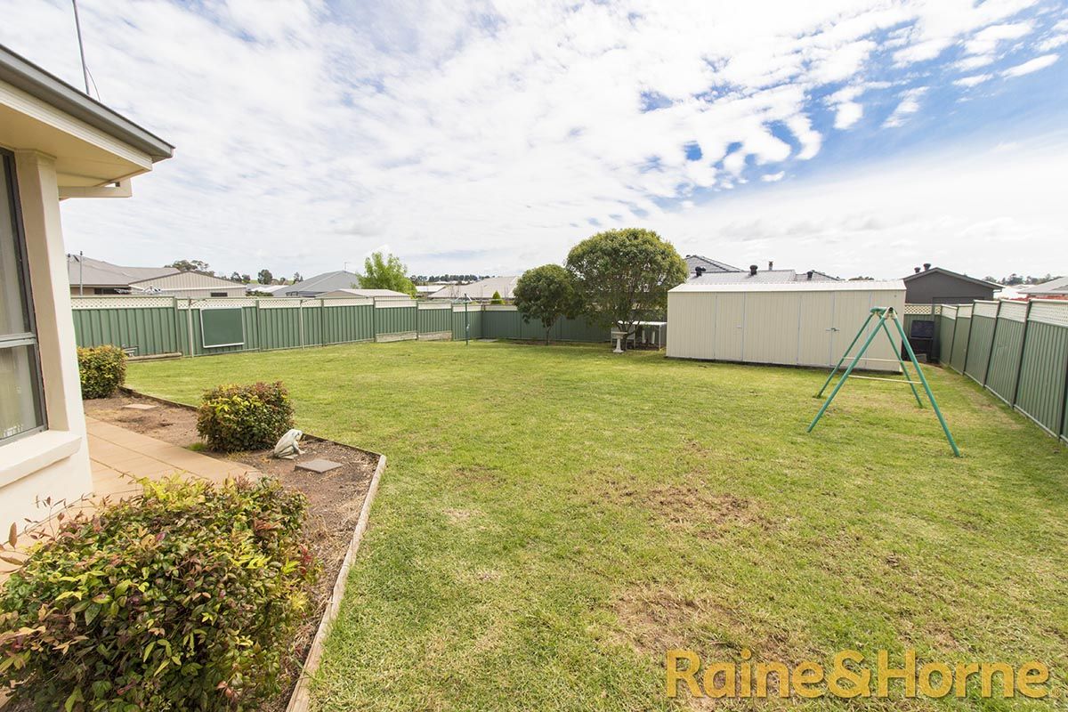 25 Cypress Point Drive, Dubbo NSW 2830, Image 2