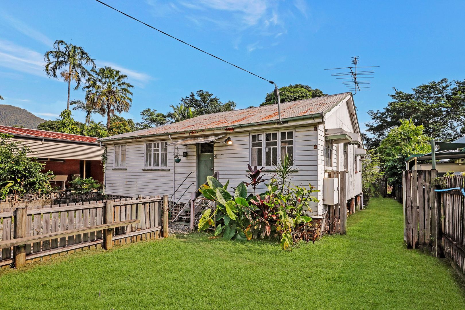 3 bedrooms House in 284 Kamerunga Road FRESHWATER QLD, 4870