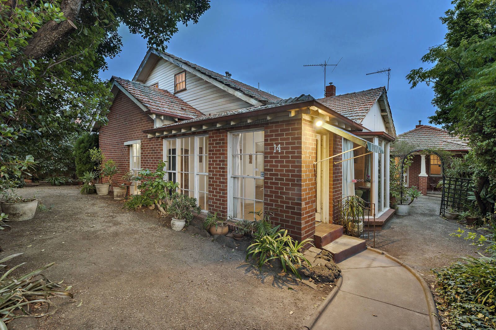 14 Bridge Street, Hampton VIC 3188