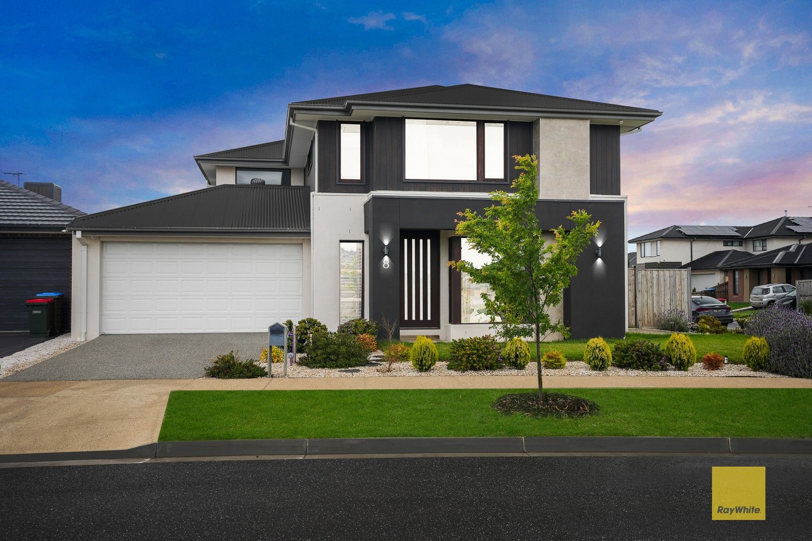 5 bedrooms House in 8 Chaparral Street WYNDHAM VALE VIC, 3024