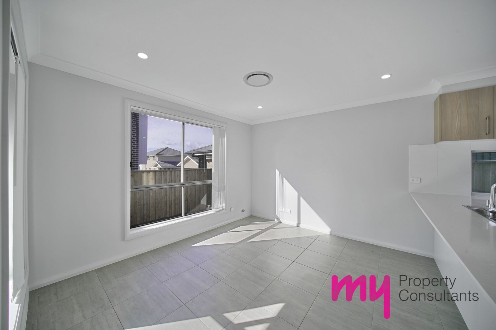 372 South Circuit, Oran Park NSW 2570, Image 2