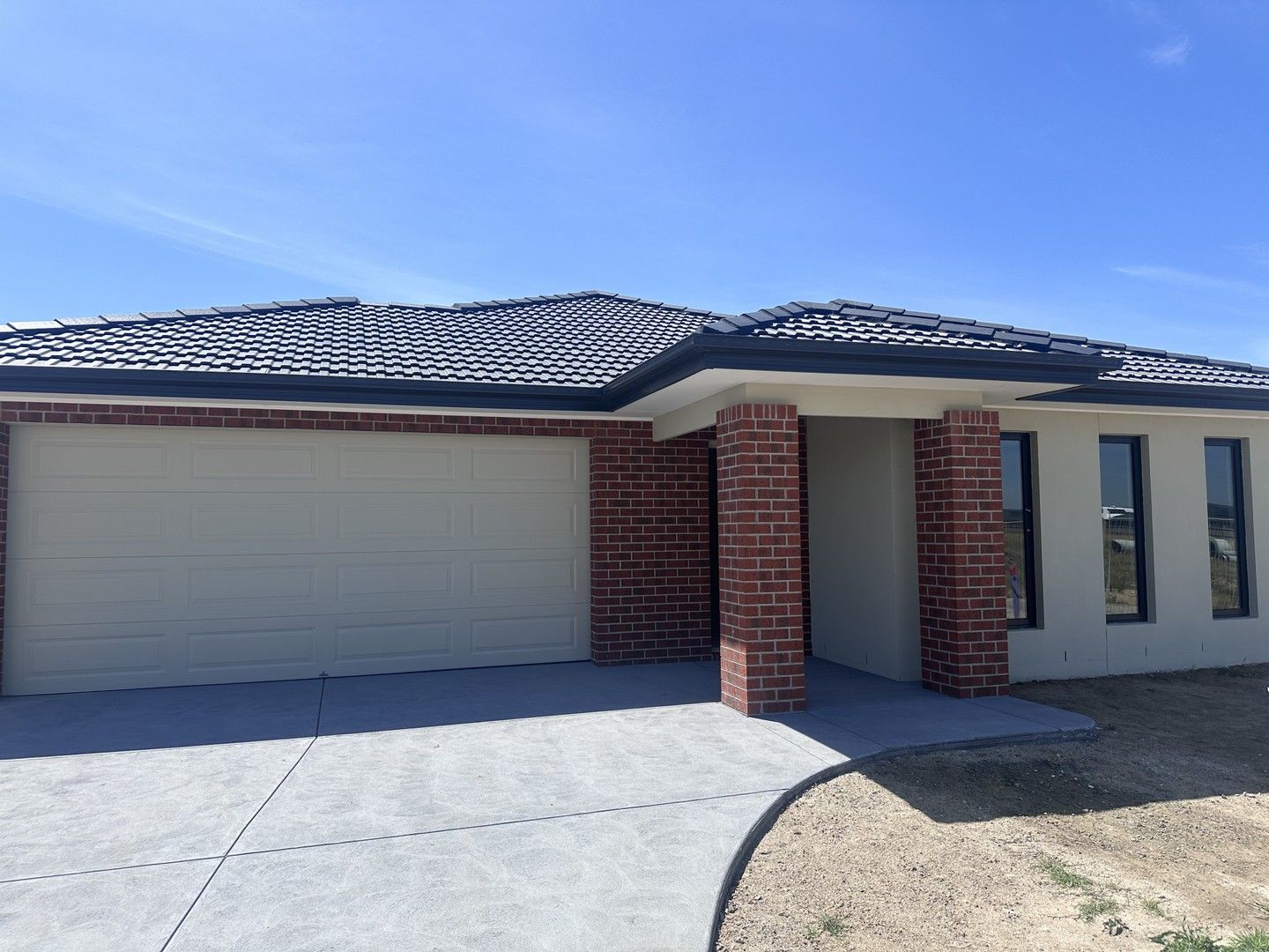 4 bedrooms House in 4 Wateribbon Road OFFICER VIC, 3809