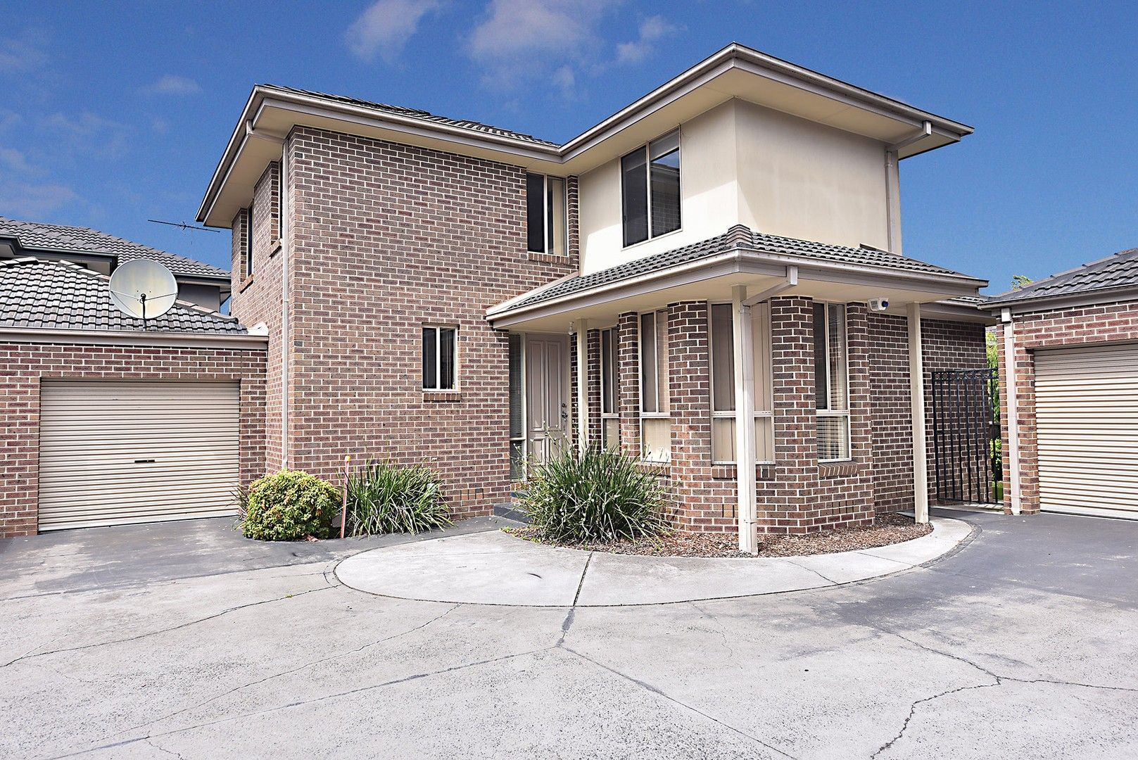 4 bedrooms Townhouse in 2/123 Clayton Road OAKLEIGH EAST VIC, 3166