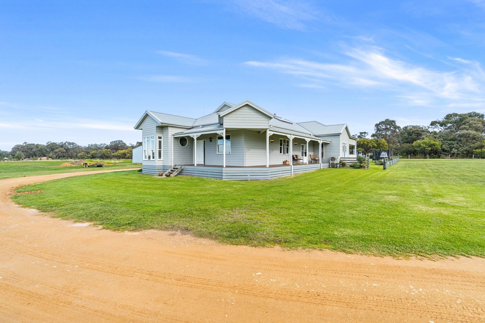 4 bedrooms House in 25 Broberg Close HEYFIELD VIC, 3858