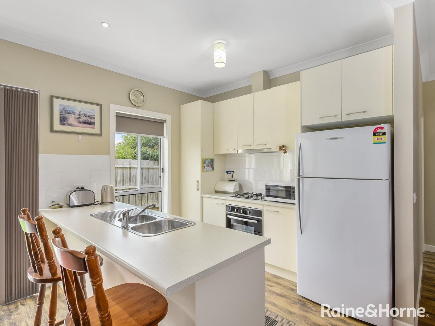 2/16 Fisher Street, Gisborne VIC 3437, Image 1