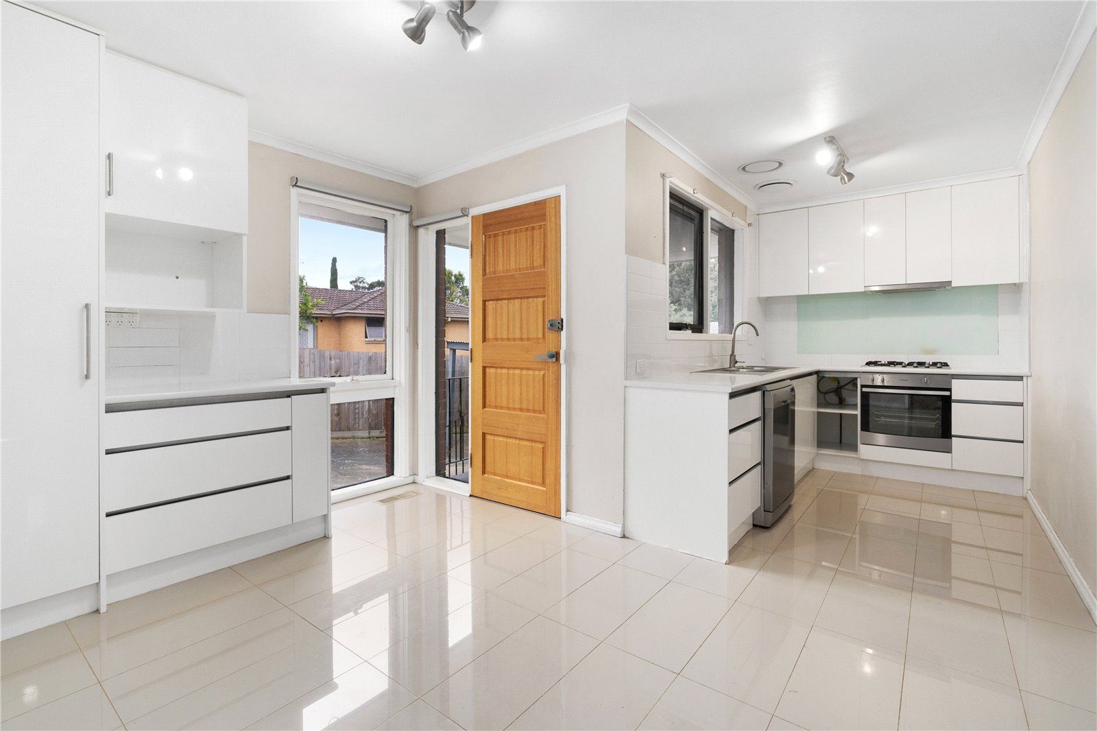 11 Cormorant Close, Endeavour Hills VIC 3802 House For Rent 520