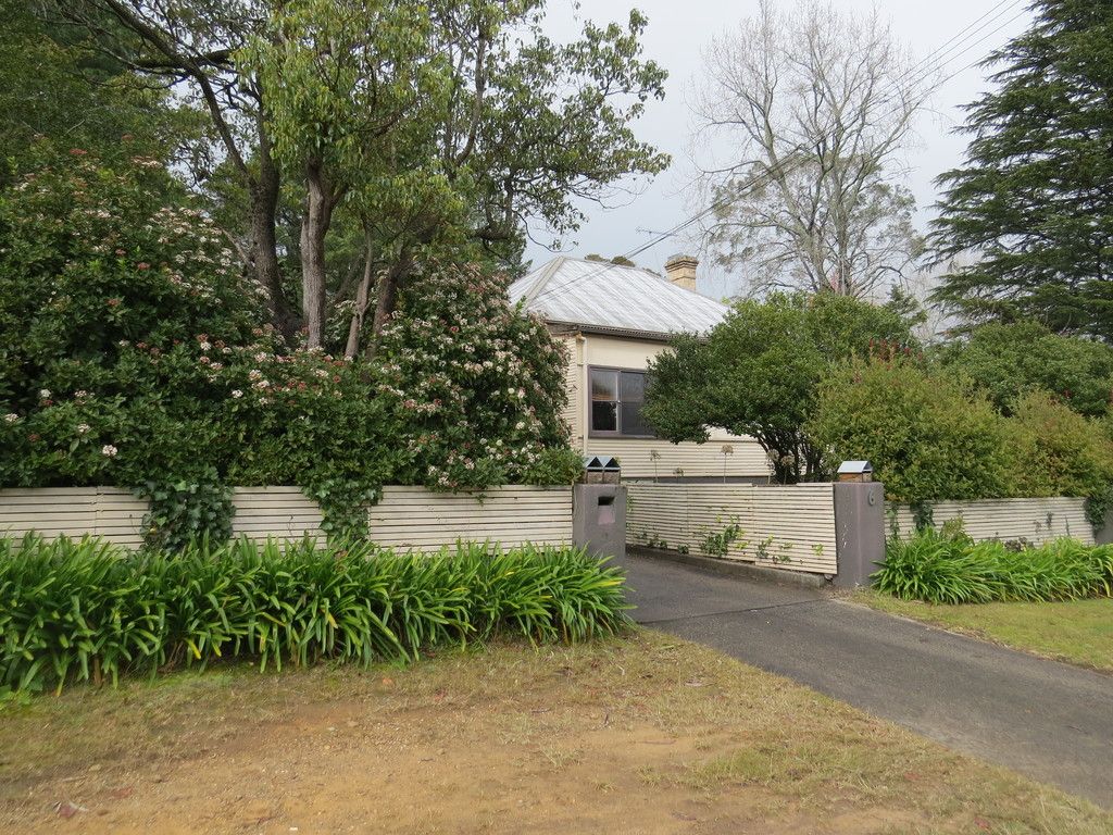 2 bedrooms Apartment / Unit / Flat in Unit 2 - 6 Blackheath Street LEURA NSW, 2780