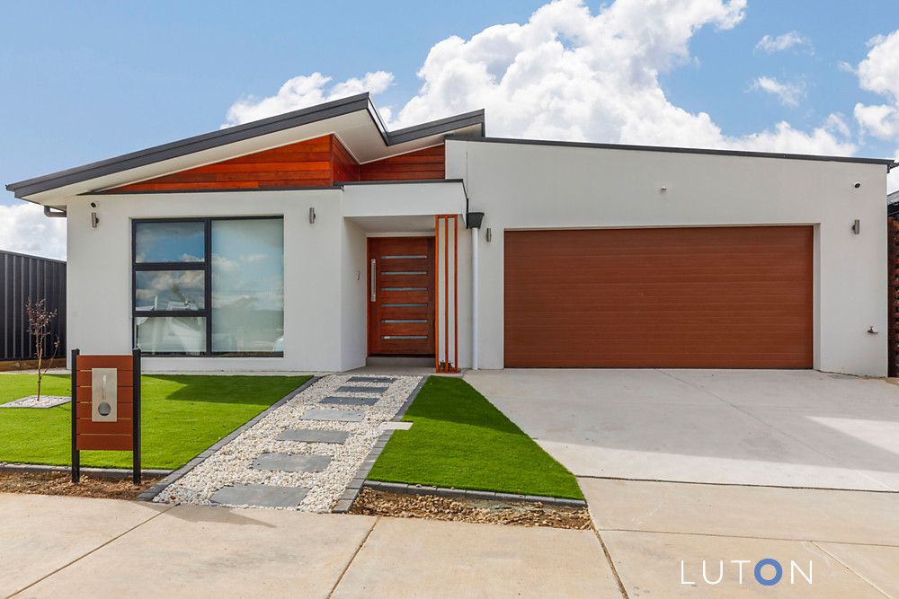 4 bedrooms House in 8 Thwaites Crescent WRIGHT ACT, 2611