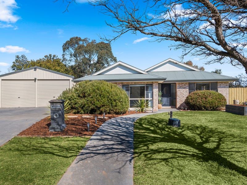 2 Dumfries Place, Bowral NSW 2576, Image 0