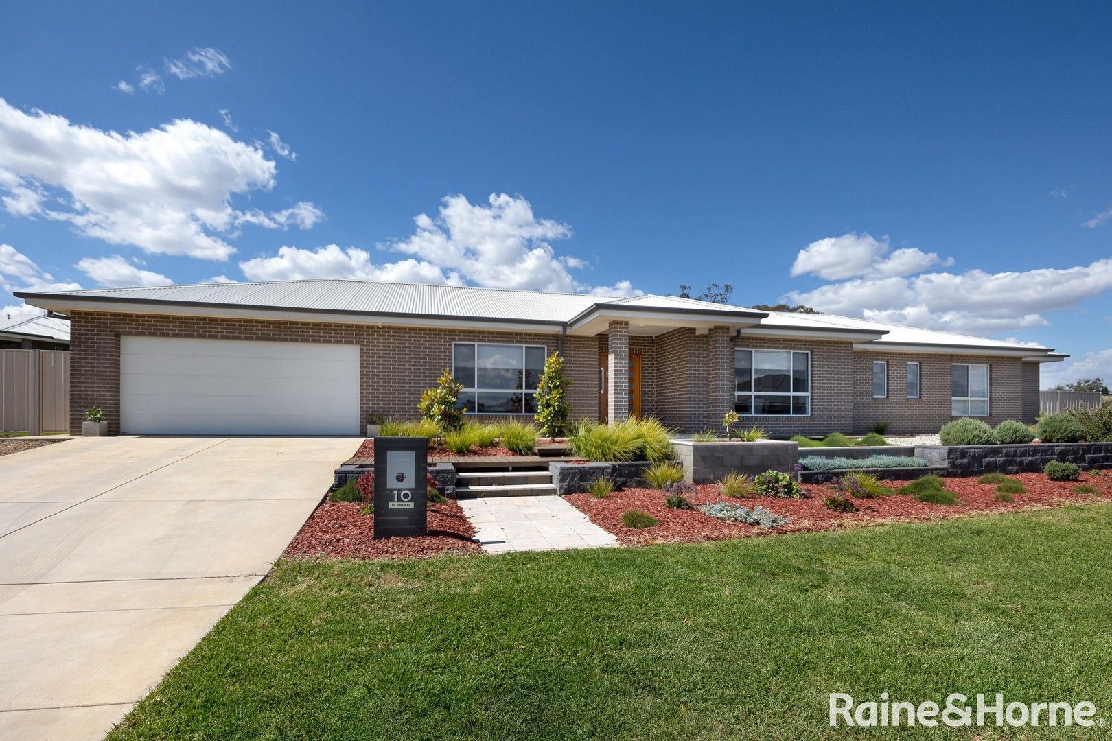 10 Kentucky Crescent, Gobbagombalin NSW 2650, Image 0