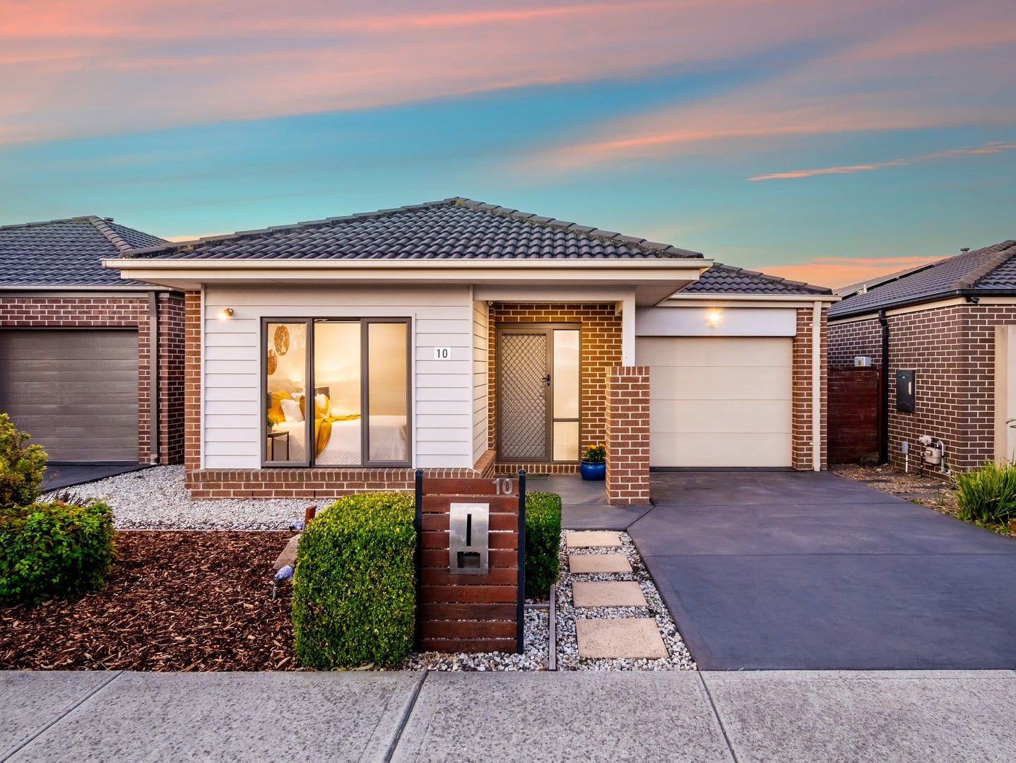 10 Chantenay Parade, Cranbourne North VIC 3977, Image 0