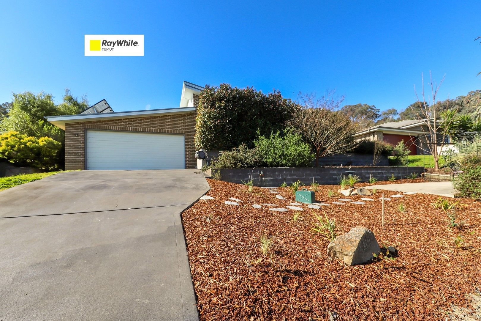 22 Booral Avenue, Tumut NSW 2720, Image 0