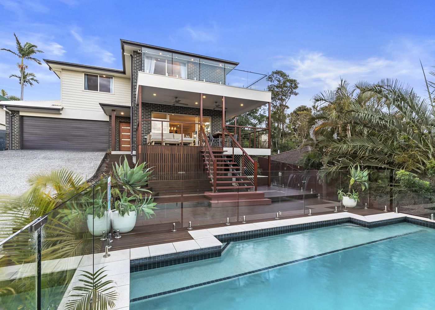 5 bedrooms House in 18 Dodwell Street HOLLAND PARK WEST QLD, 4121