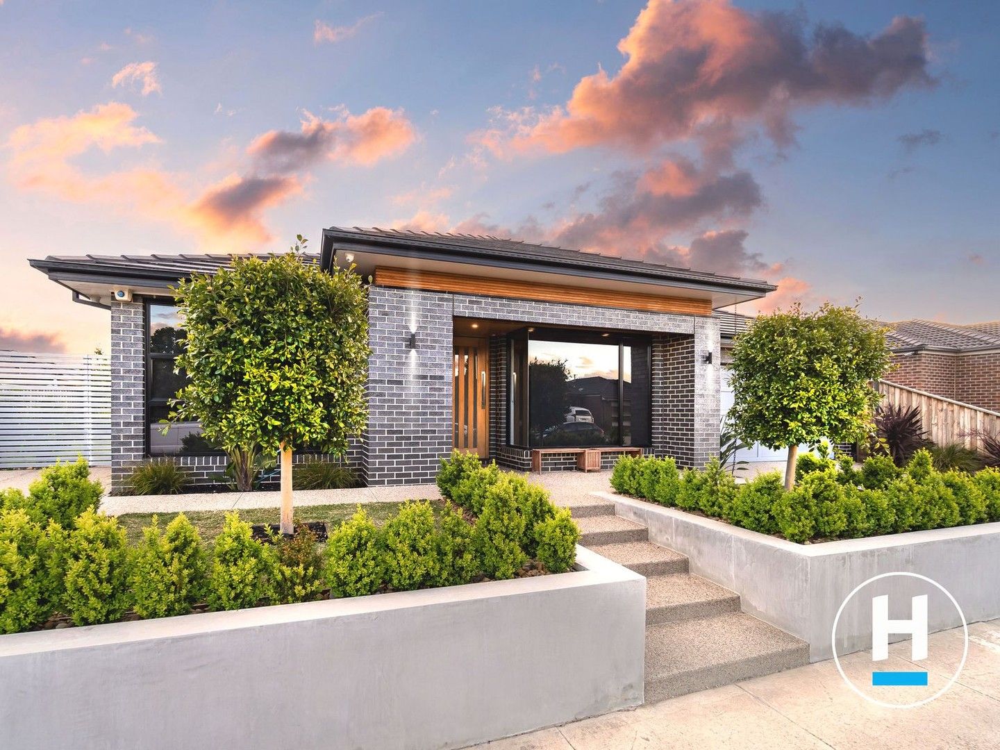 4 bedrooms House in 16 Bedgebury Street MICKLEHAM VIC, 3064