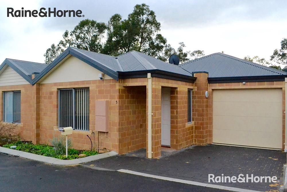 3 bedrooms Apartment / Unit / Flat in 1/38 ASTLEY ST GOSNELLS WA, 6110