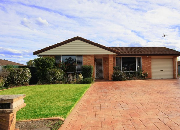 10 Balthasar Close, Rosemeadow NSW 2560