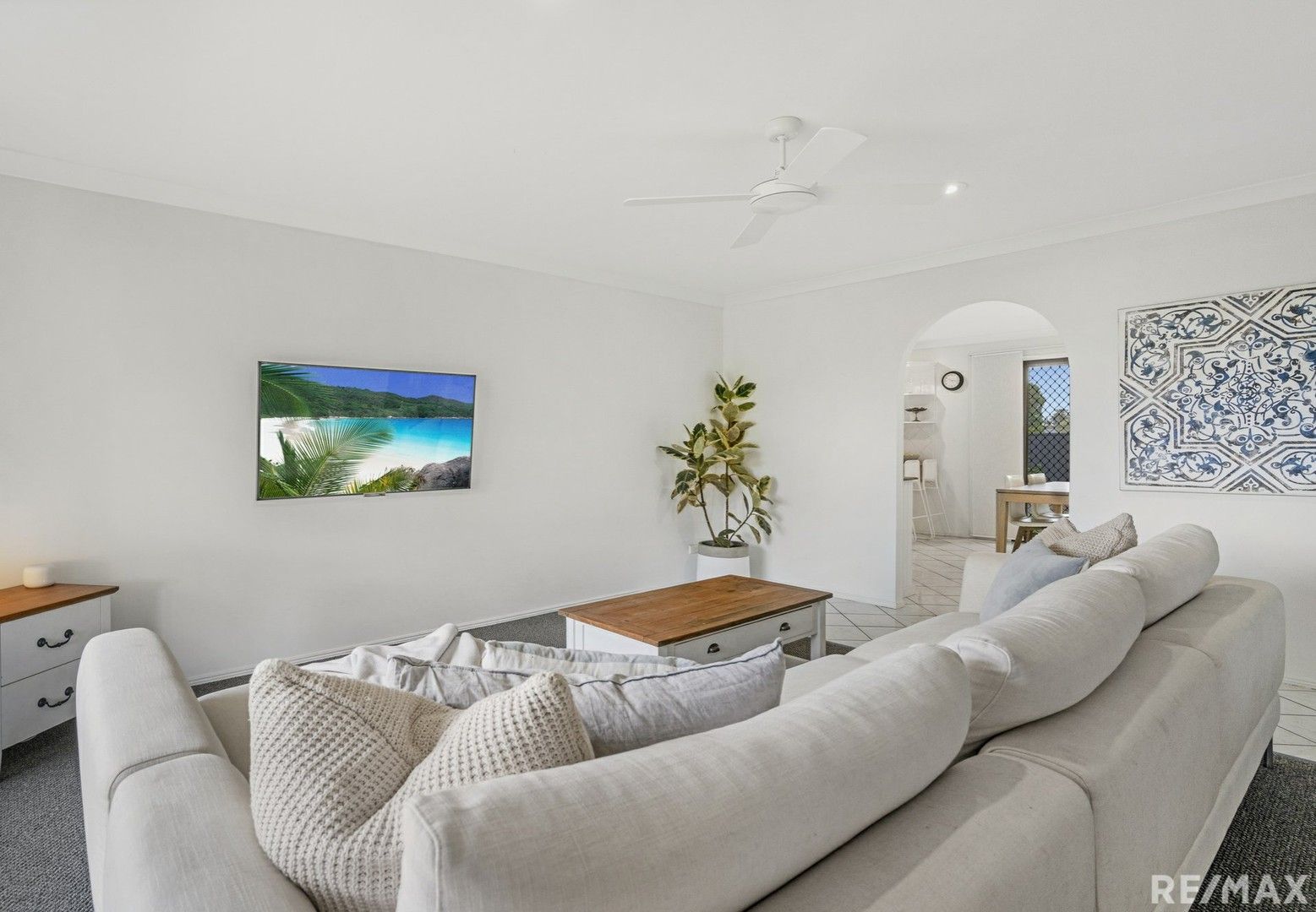 4 bedrooms House in 10 Moorhen Place BURLEIGH WATERS QLD, 4220