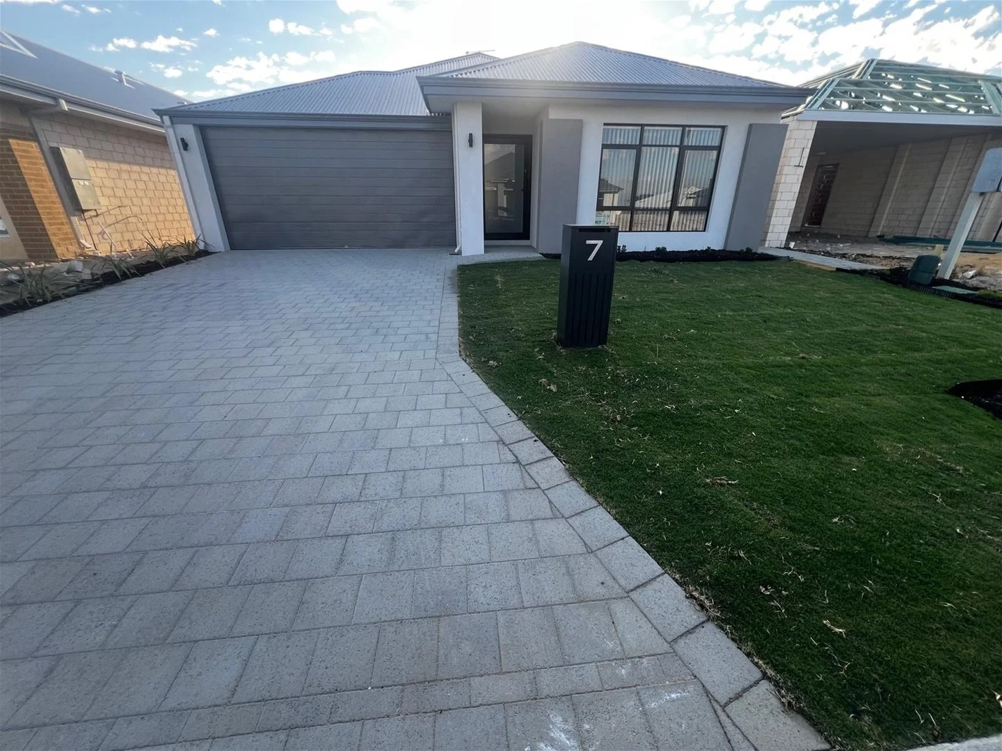 7 Larcom Road, Lakelands WA 6180