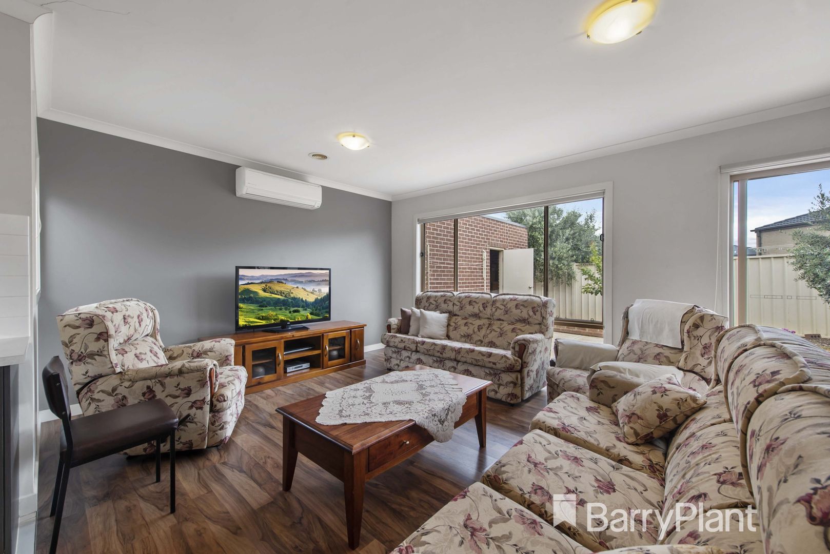 3/28 Scarborough Crescent, Harkness VIC 3337, Image 2