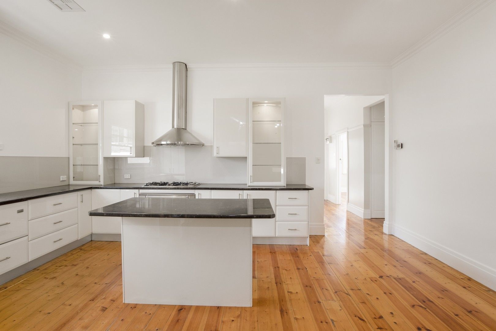 4 bedrooms House in 607 Bell Street PASCOE VALE SOUTH VIC, 3044