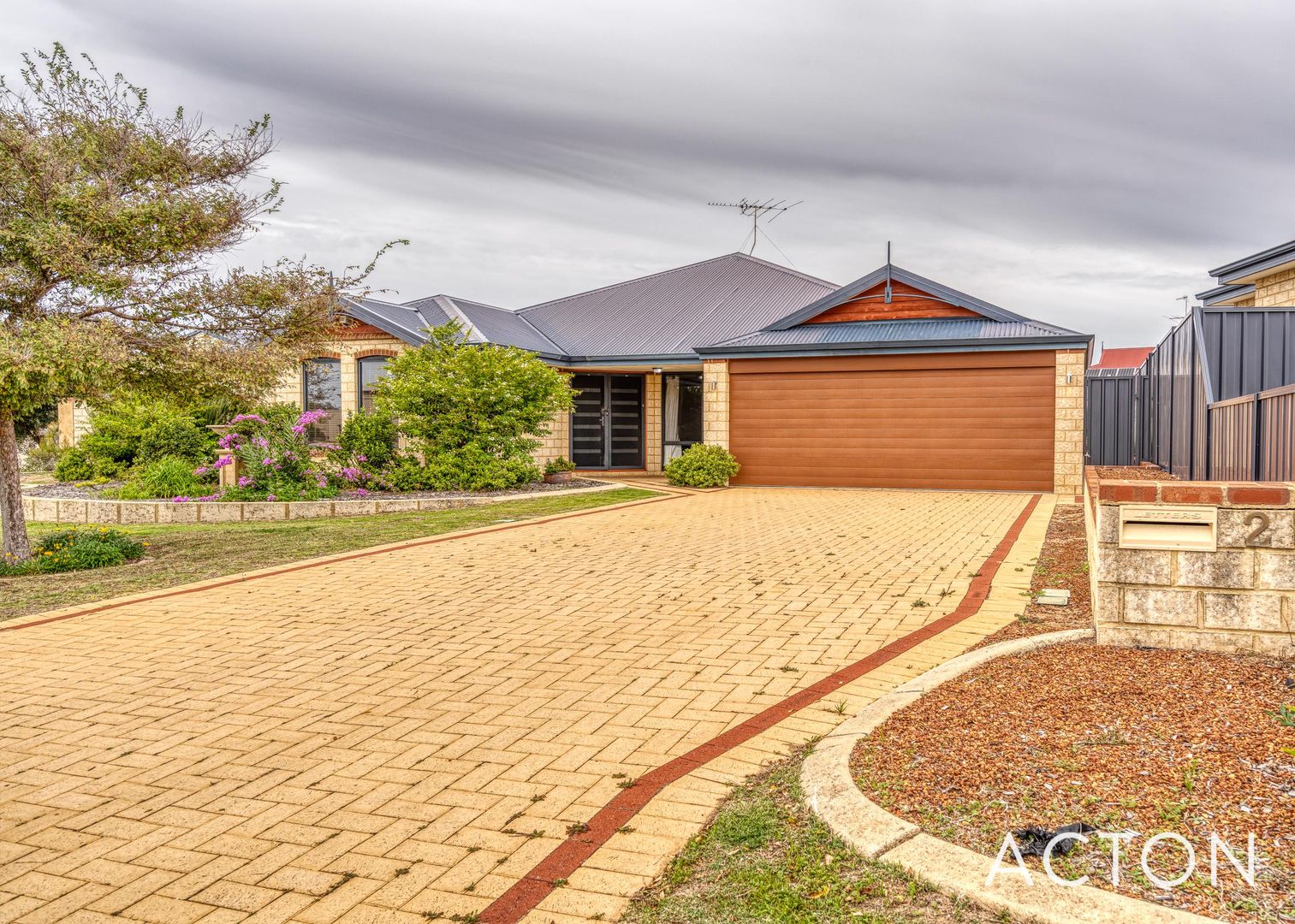 4 bedrooms House in 2 Caravel Way HALLS HEAD WA, 6210