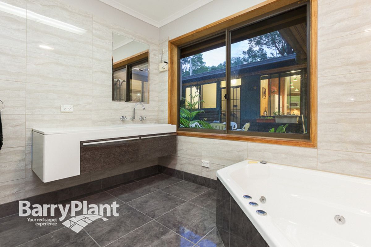 266 Woori Yallock, Cockatoo VIC 3781, Image 2