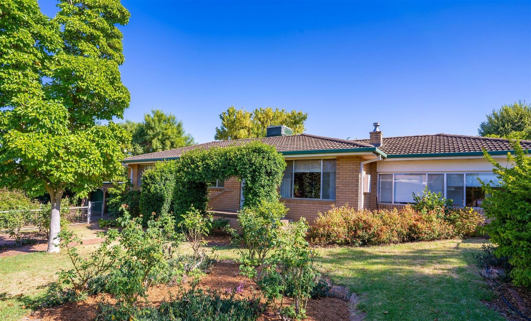 10 Yaldara Crescent, Cowra NSW 2794, Image 0