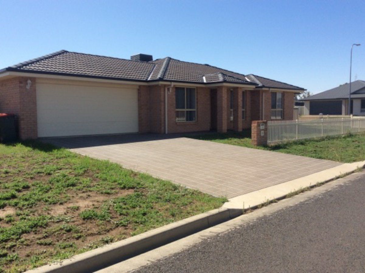 4 bedrooms House in 44 Marathon Street WESTDALE NSW, 2340