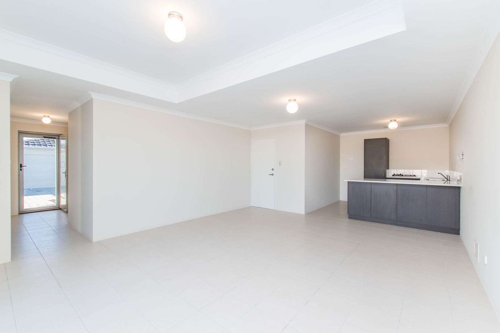 5/2 Positano Crescent, YANGEBUP WA 6164, Image 2