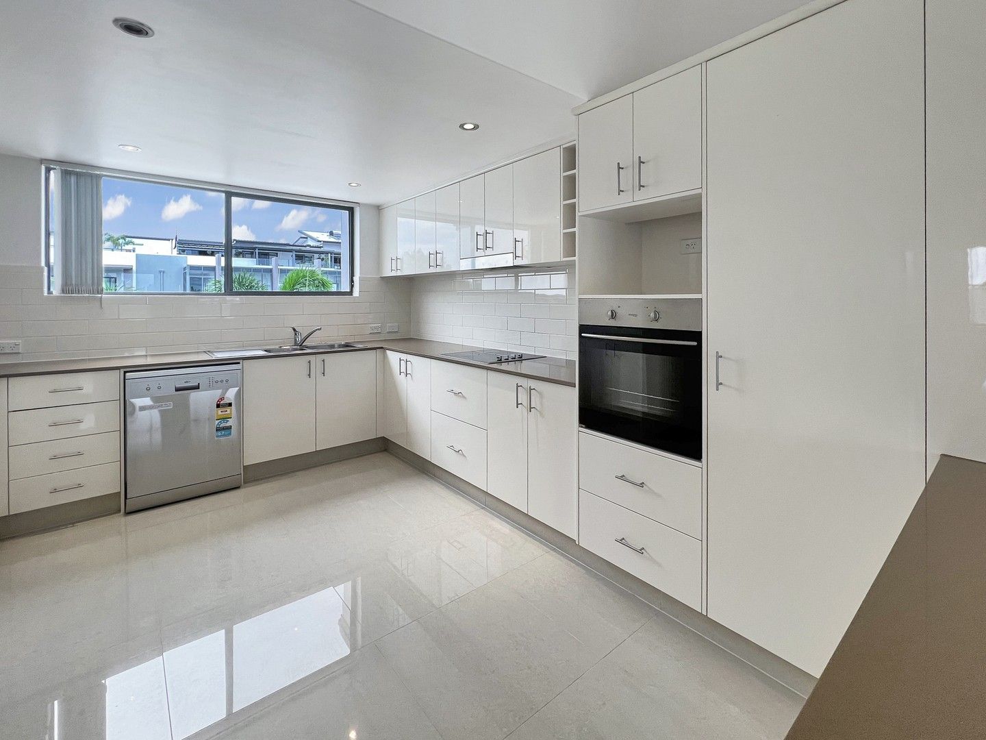 3 bedrooms Apartment / Unit / Flat in 7/1 Acacia Court ROBINA QLD, 4226