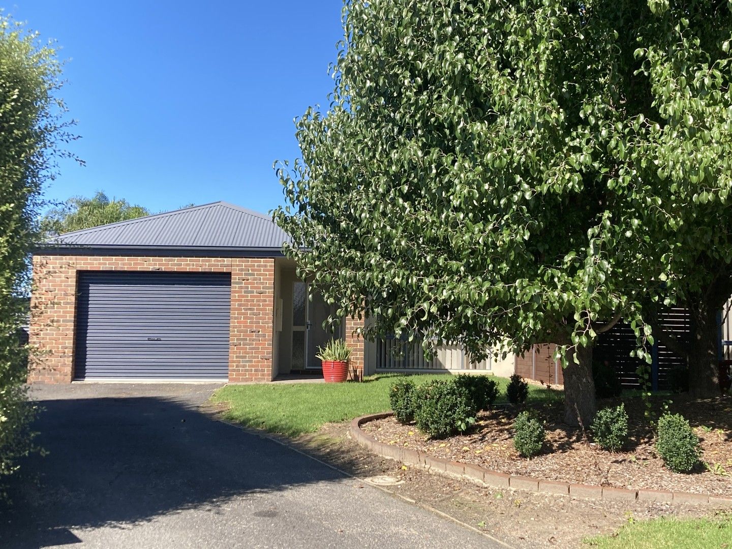 2 bedrooms House in 13 Barton Place EASTWOOD VIC, 3875