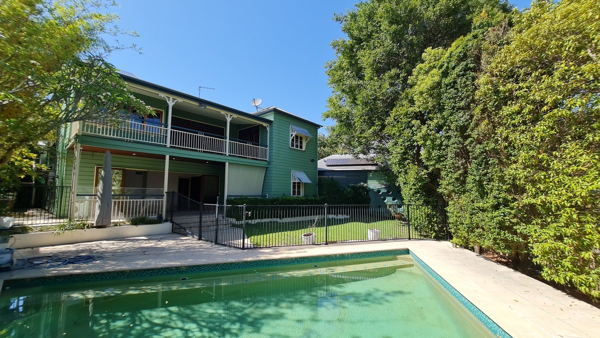 5 bedrooms House in 35 Primrose Terrace RED HILL QLD, 4059