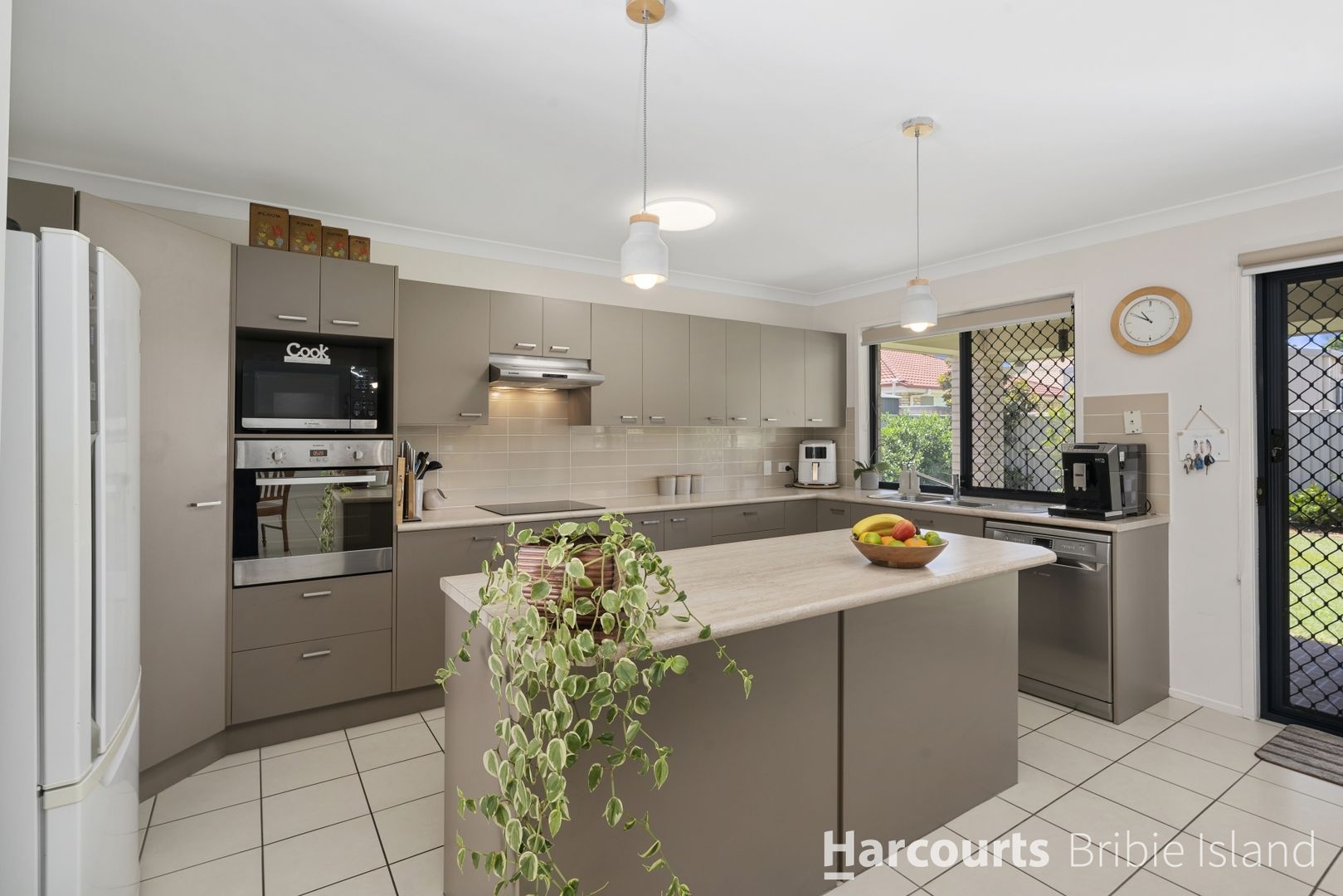 3 Dunwich Court, Sandstone Point QLD 4511, Image 1