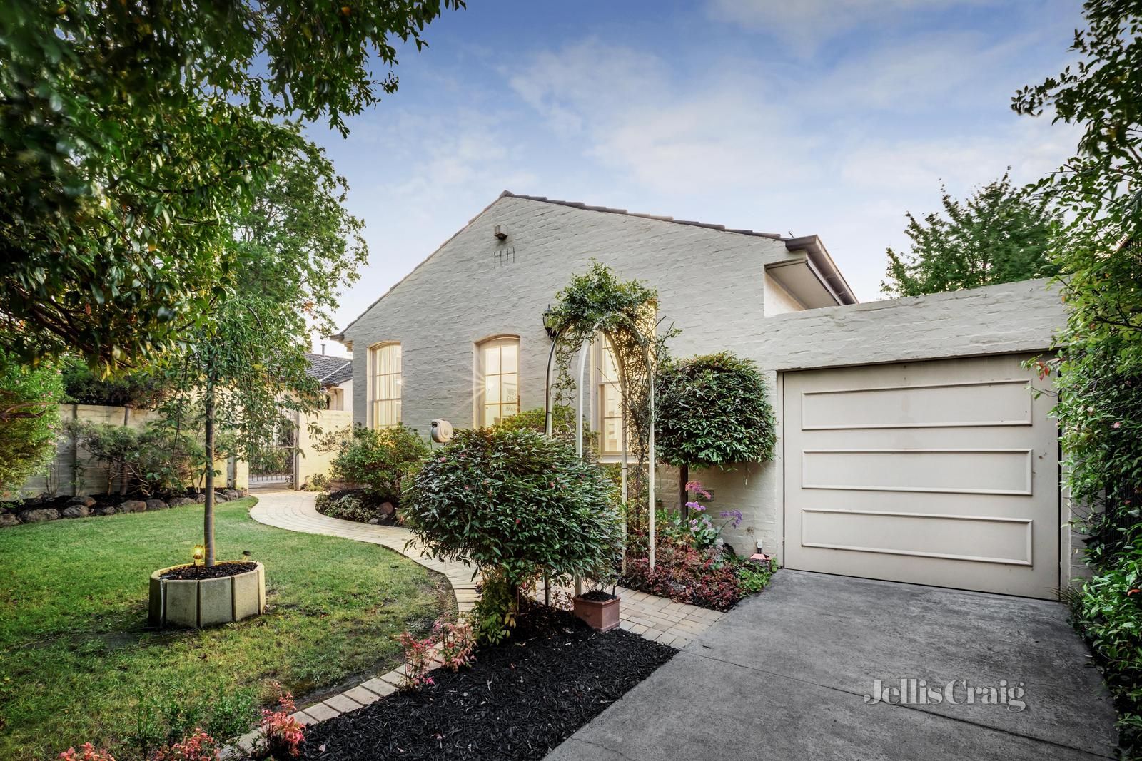 2/2 Kooyongkoot Road, Hawthorn Property History & Address Research